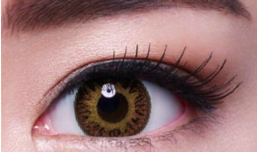 Ojo con lente de contacto FreshKon Colors Fusion, efecto big-eye y color destacado.