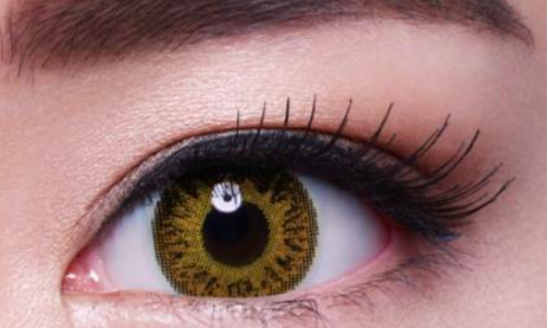 Lente de contacto FreshKon Colors Fusion en ojo, efecto big-eye, color verde, mejora de la visión clara.