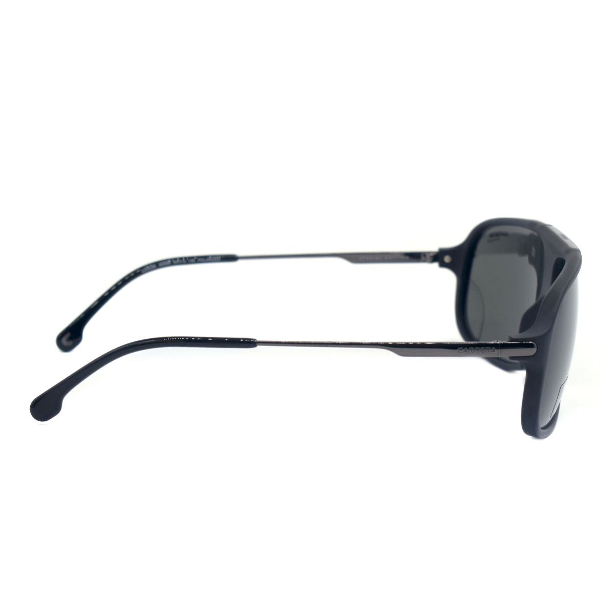 Lentes de sol para hombre marca CARRERA, modelo COOL65-0003, color negro, diseño ergonómico y deportivo.
